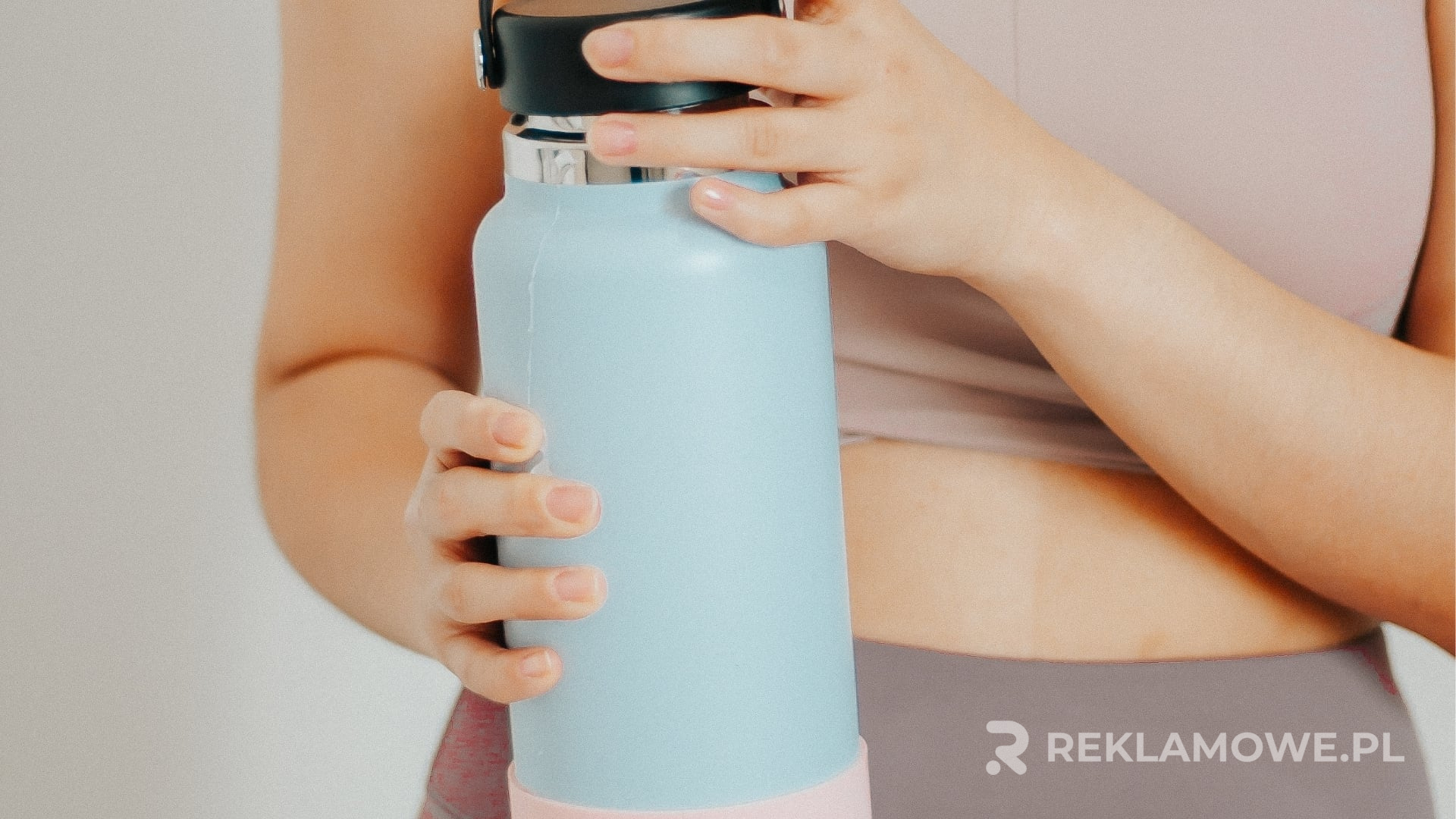 Zielone bidony w tle kampanii CSR