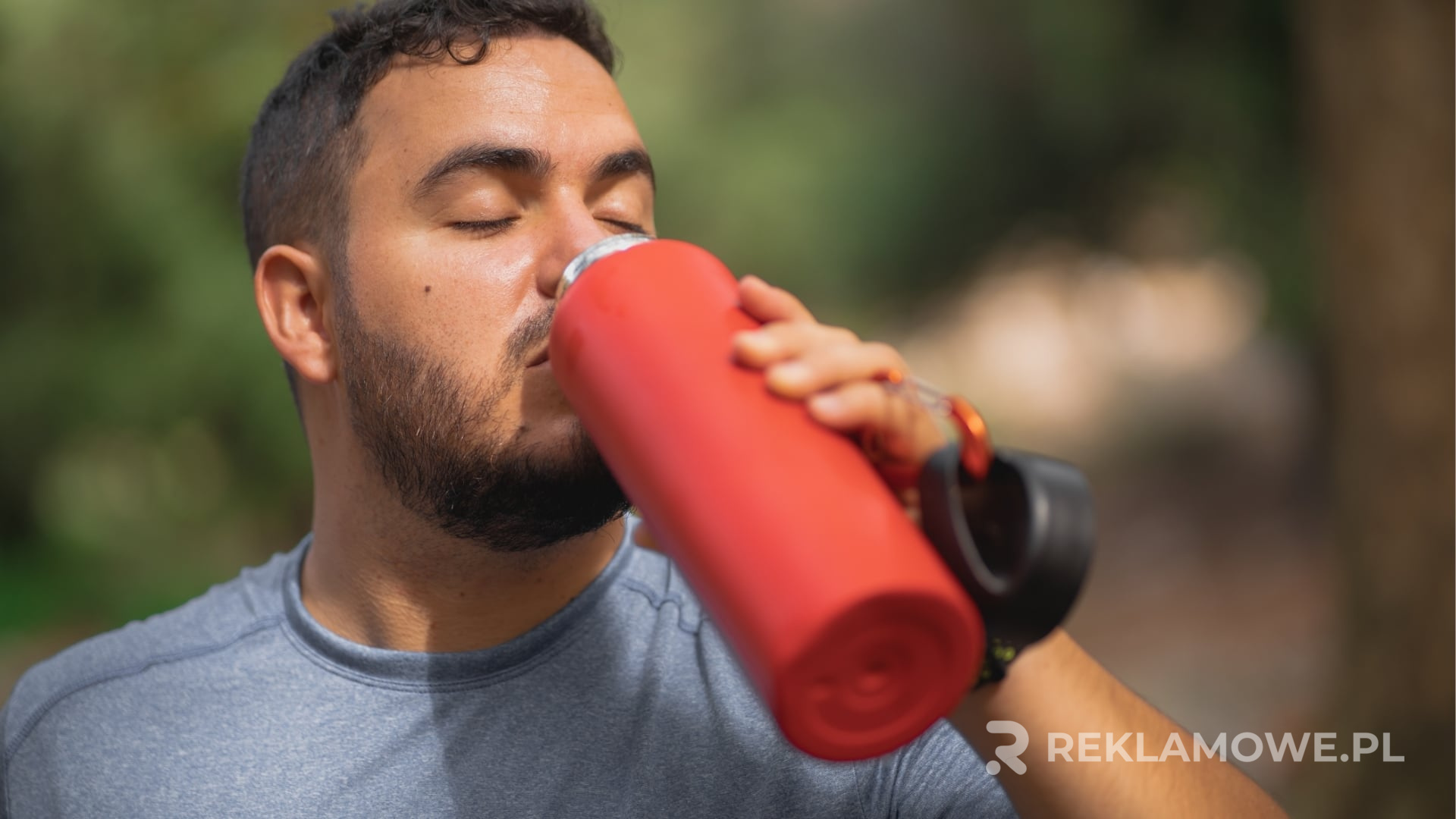 Inspirujące Wykorzystanie Bidonów Reklamowych w Kampaniach Marketingowych Inspirujące pomysły na użycie bidonów reklamowych w kampaniach
