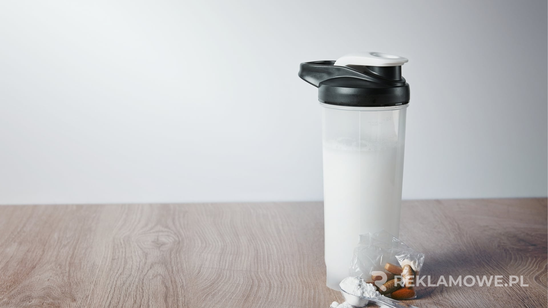 Kreatywne wykorzystanie bidonów reklamowych