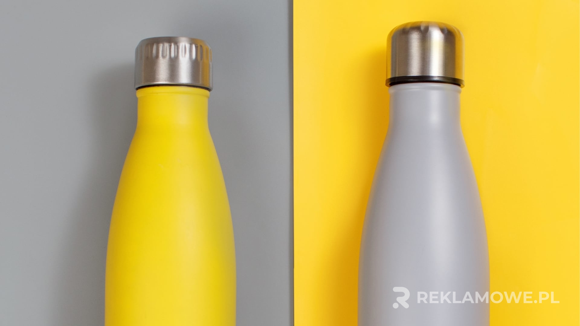 Bidony reklamowe z różnych materiałów na białym tle